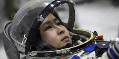 женщина-космонавт