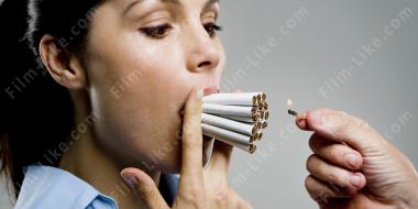 женщина - курильщик