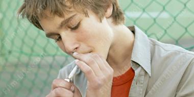 несовершеннолетним курением