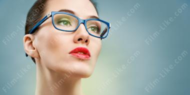 женщина с очками