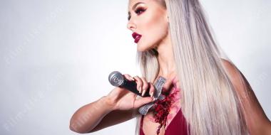 заколотый в горло