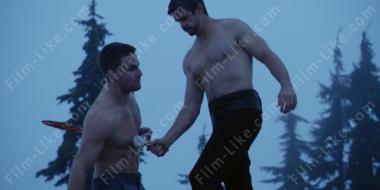 пронзить грудь