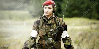 женщина-солдат