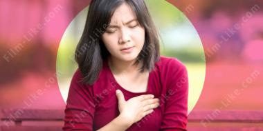 прикасаться к  груди