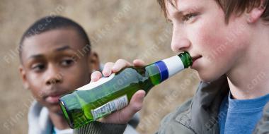 употребление алкоголя несовершеннолетними